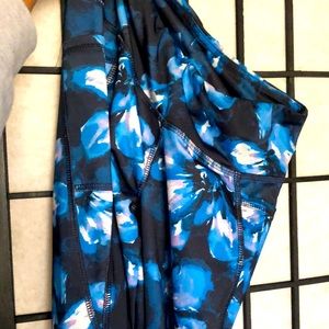Blue flower workout leggings